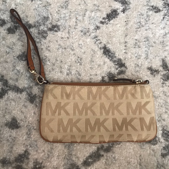 Michael Kors Wristlet - Picture 1 of 5